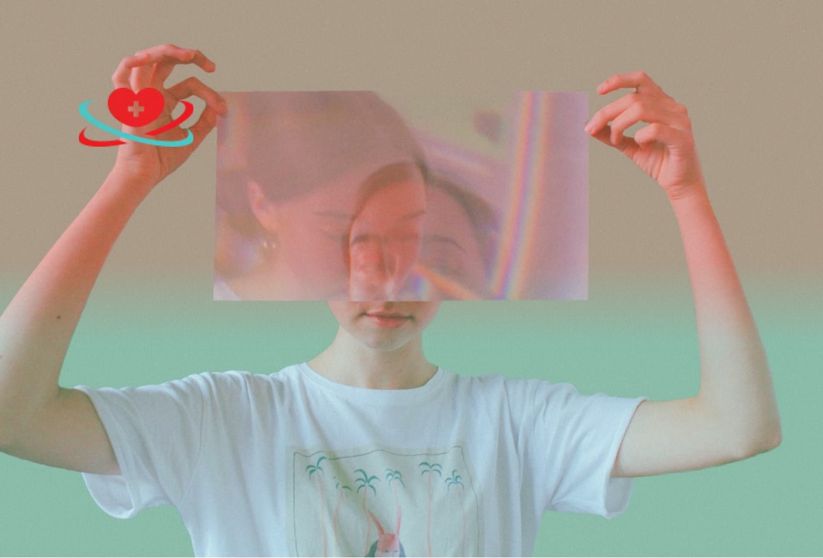 Девушка с плёнкой Девушка держит плёнку